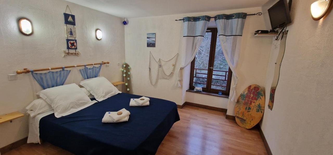 Chambres D'Hotes Les Lits Des Fees Saint-Floret ภายนอก รูปภาพ