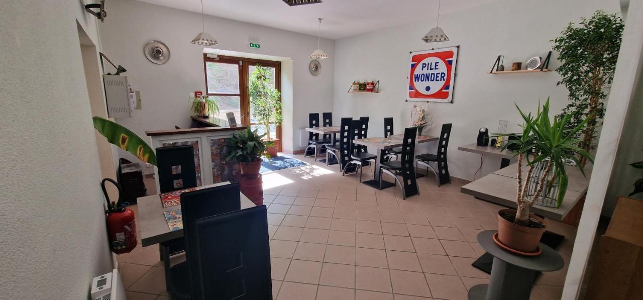 Chambres D'Hotes Les Lits Des Fees Saint-Floret ภายนอก รูปภาพ