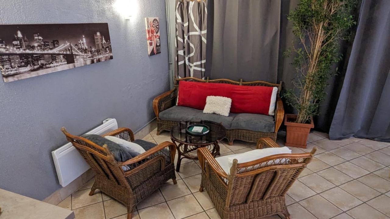 Chambres D'Hotes Les Lits Des Fees Saint-Floret ภายนอก รูปภาพ