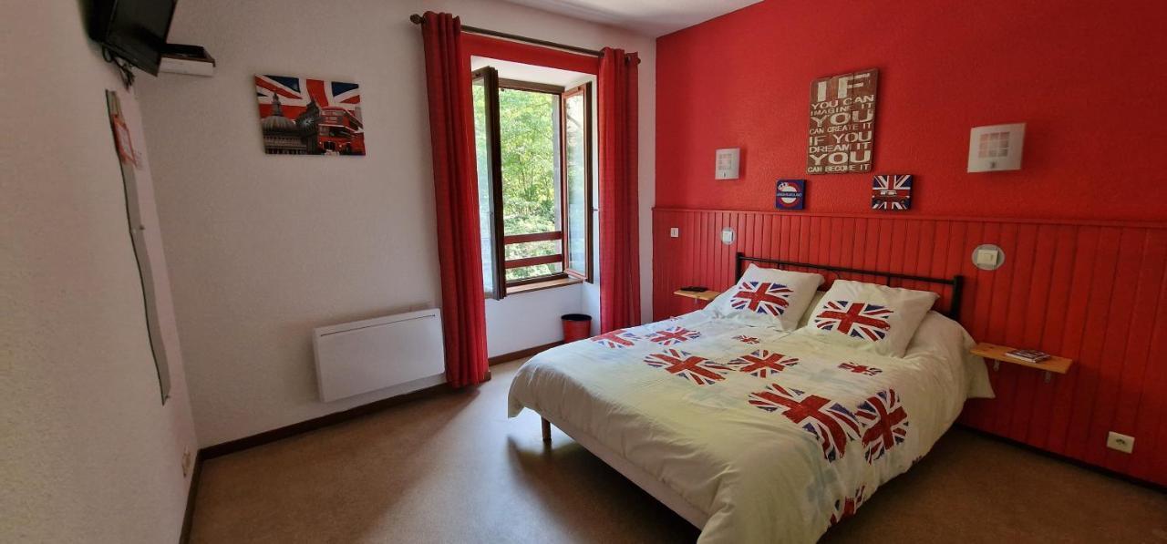 Chambres D'Hotes Les Lits Des Fees Saint-Floret ภายนอก รูปภาพ