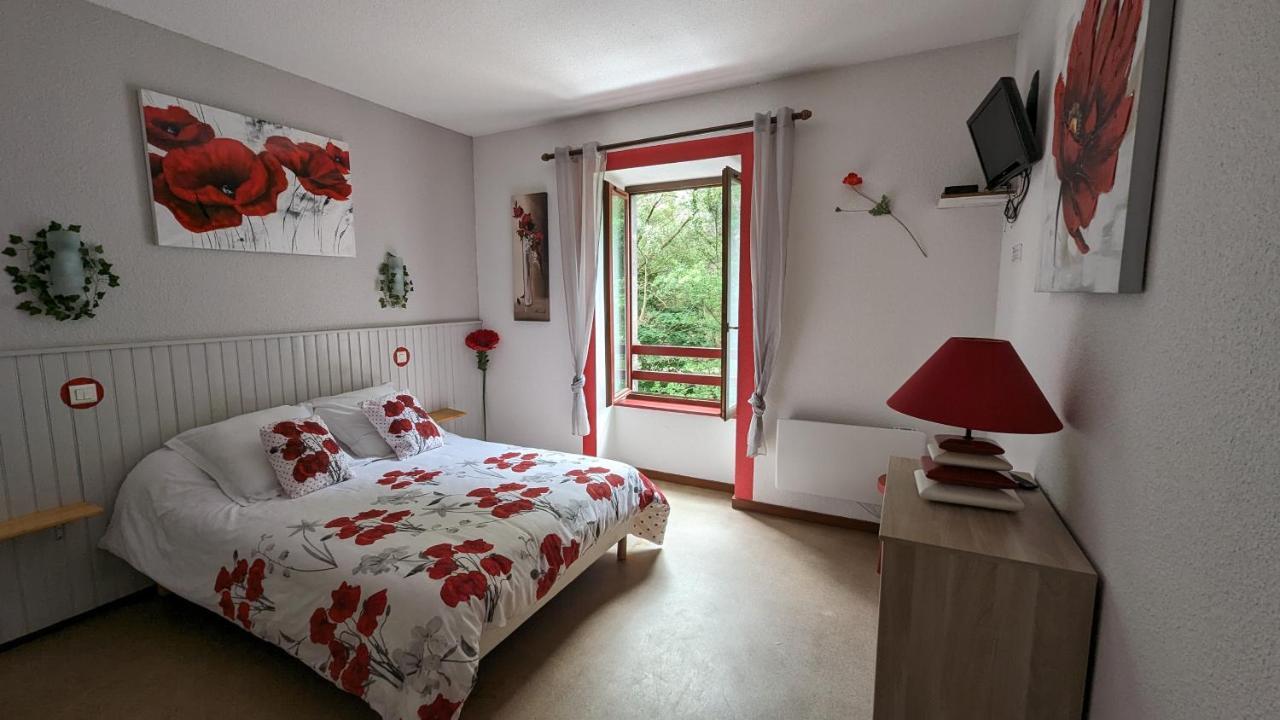 Chambres D'Hotes Les Lits Des Fees Saint-Floret ภายนอก รูปภาพ